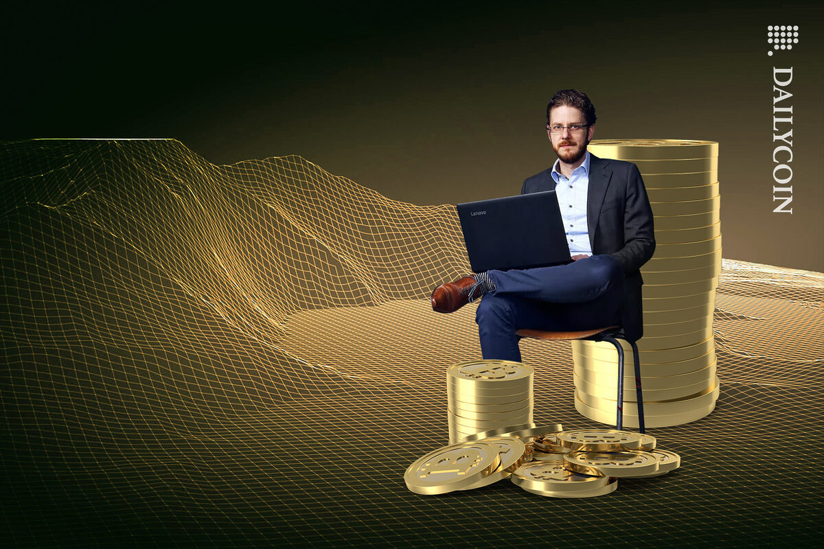 Alex de Vries sittin on a chair surrounded by Bitcoins.